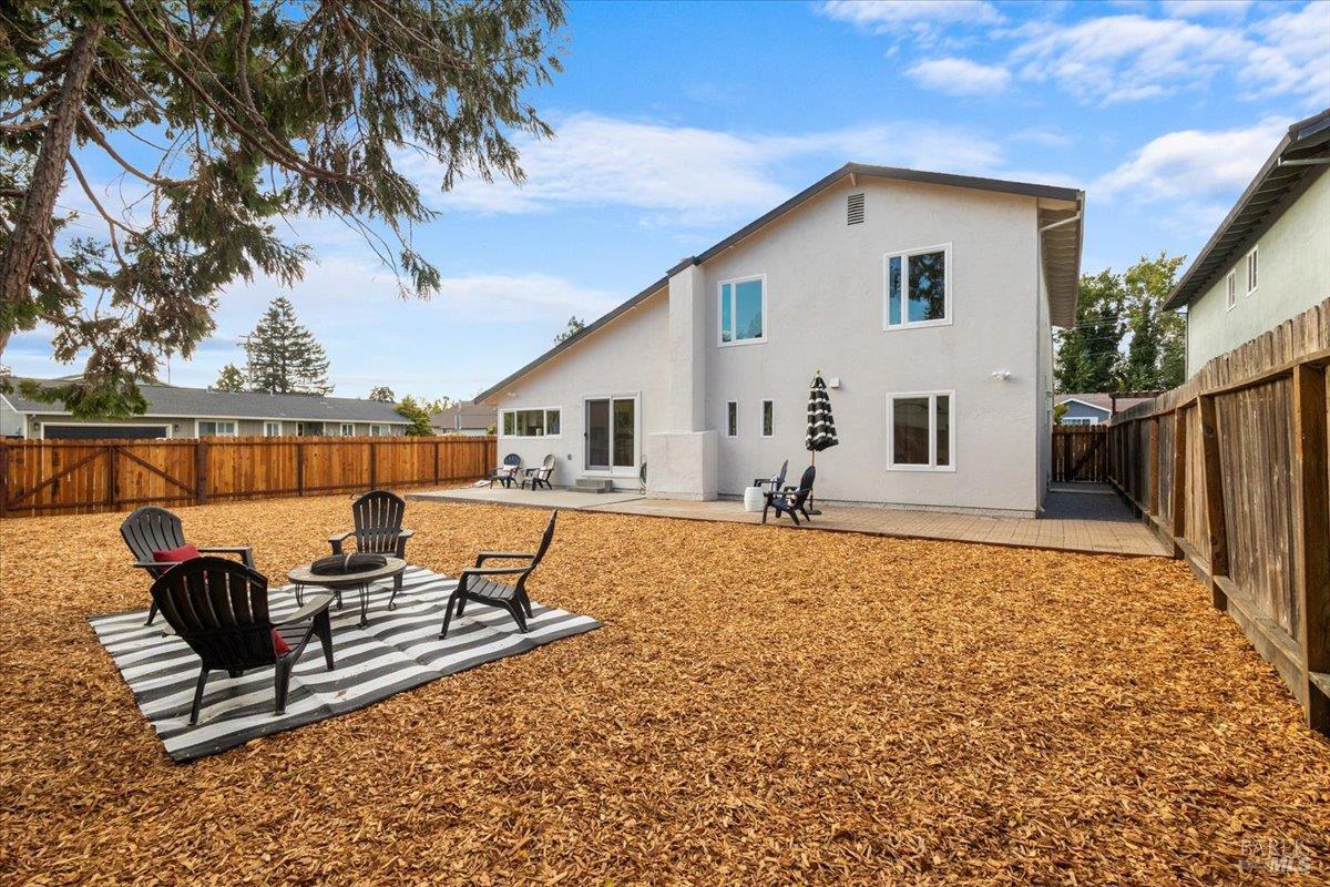 492 Albert Way Petaluma CA 94954