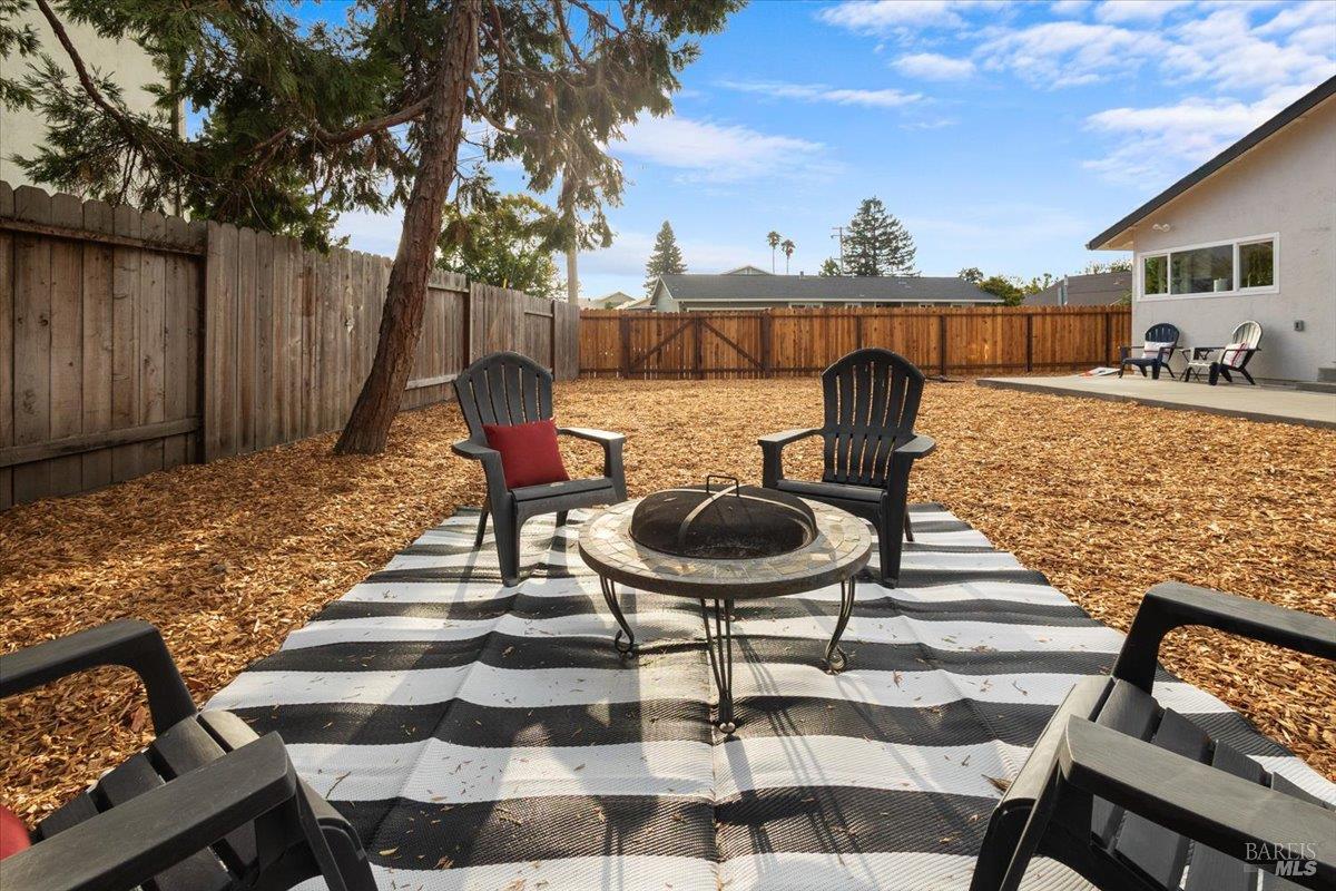 492 Albert Way Petaluma CA 94954