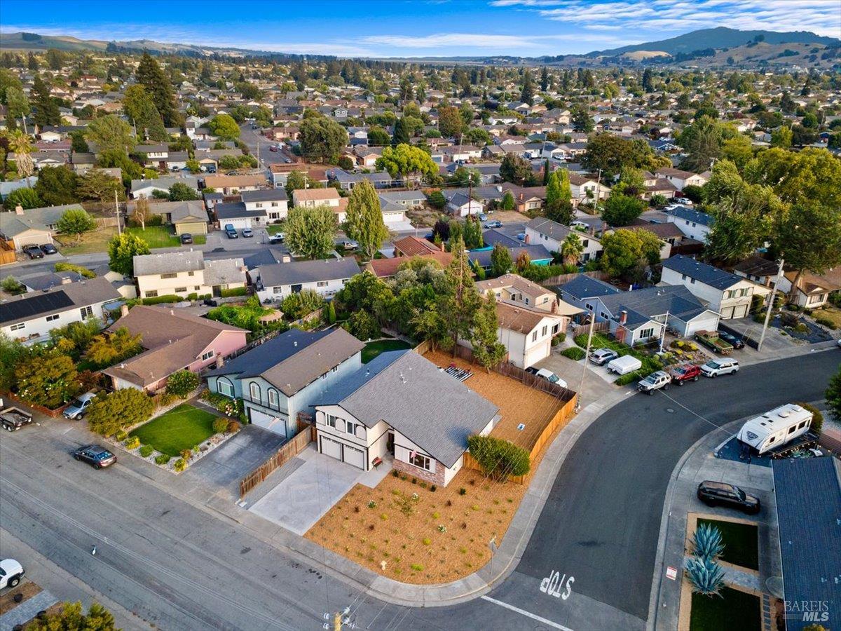 492 Albert Way Petaluma CA 94954
