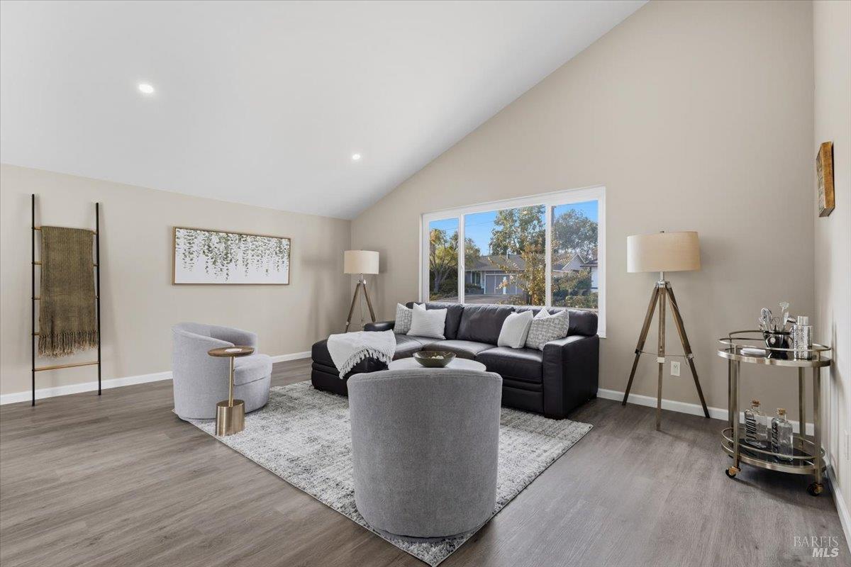 492 Albert Way Petaluma CA 94954
