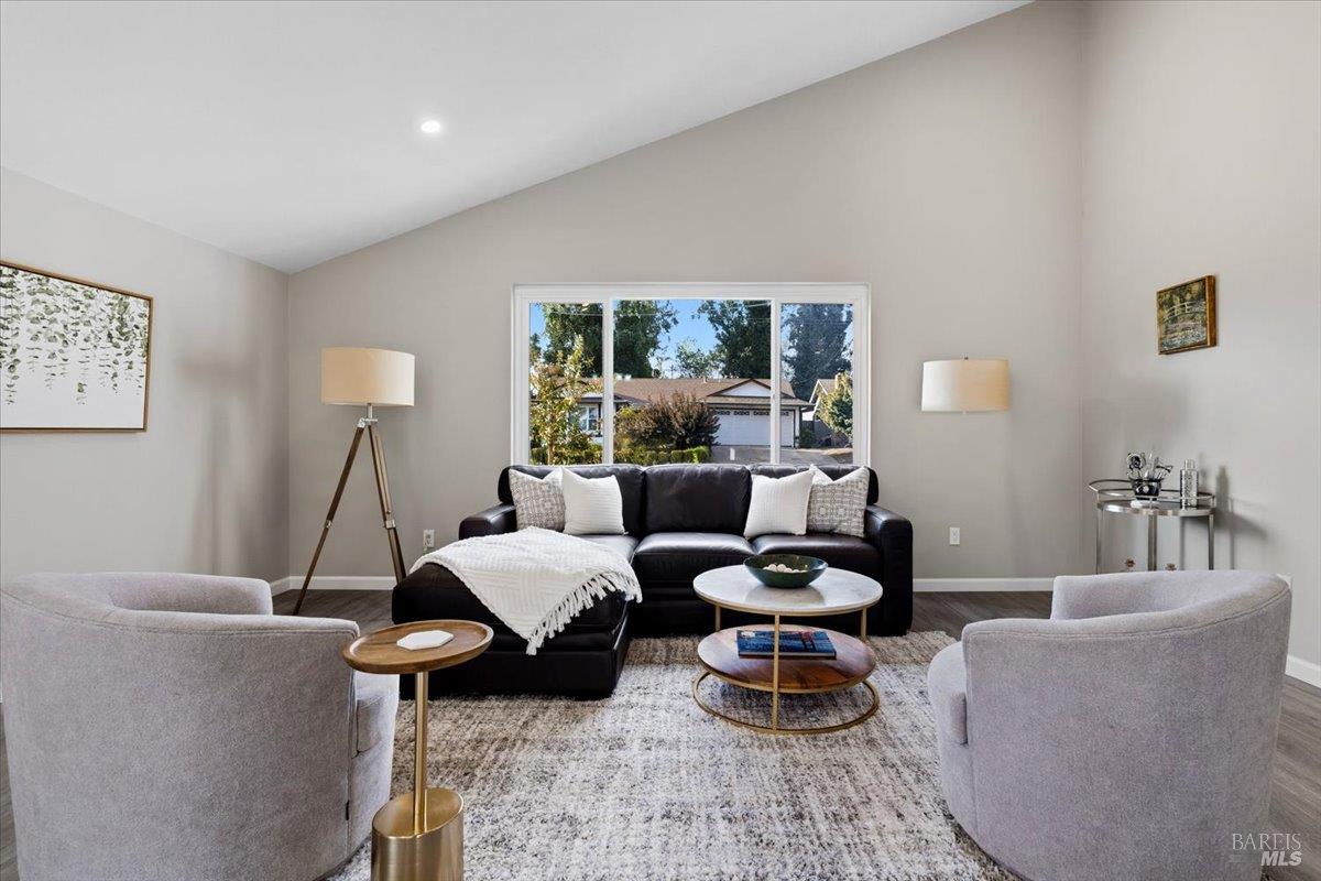492 Albert Way Petaluma CA 94954