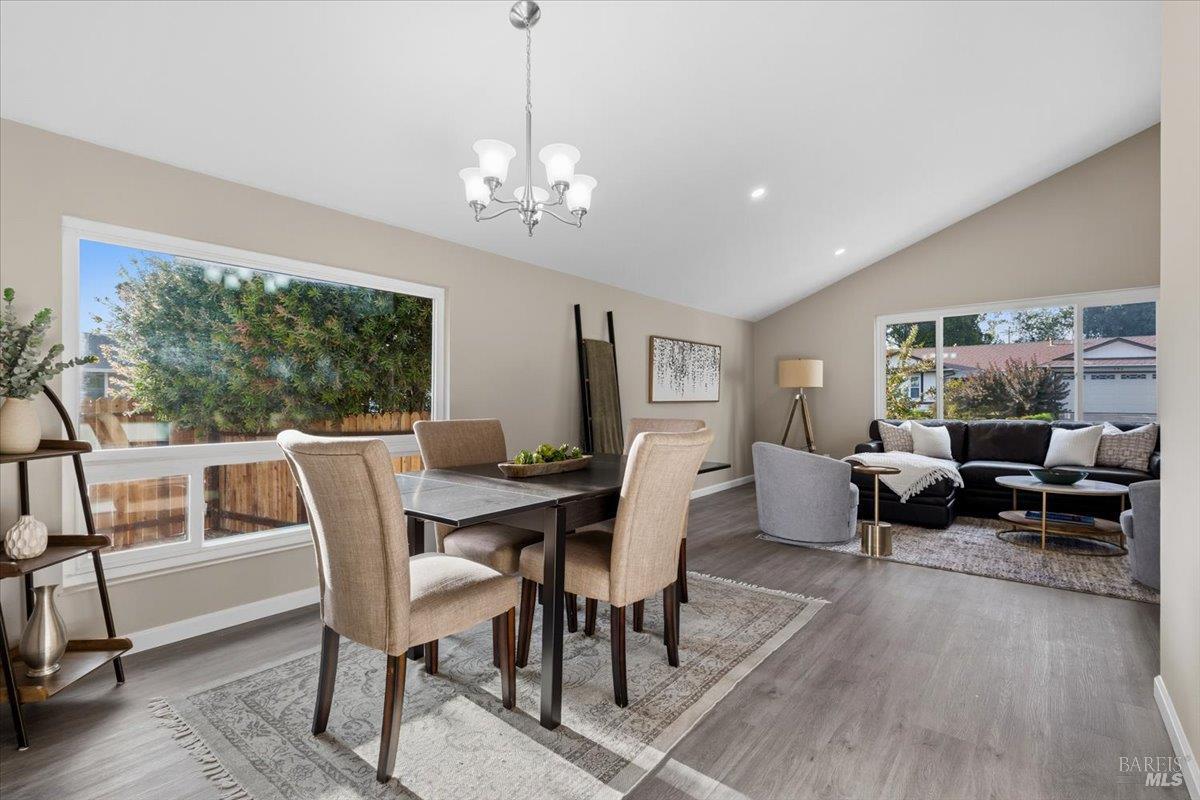 492 Albert Way Petaluma CA 94954