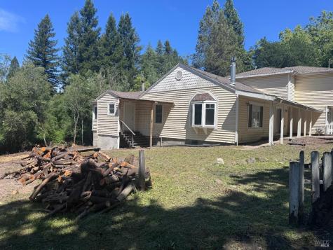 8822 Oak Grove Avenue Sebastopol CA 95472