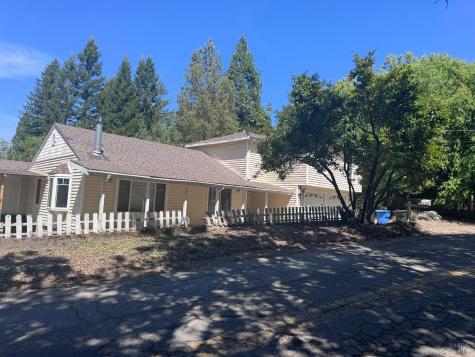 8822 Oak Grove Avenue Sebastopol CA 95472