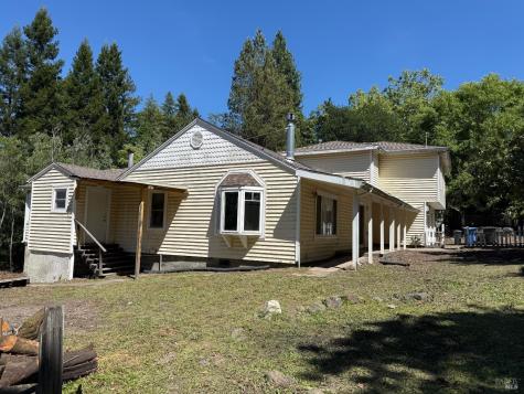 8822 Oak Grove Avenue Sebastopol CA 95472