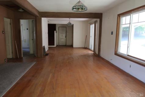 8822 Oak Grove Avenue Sebastopol CA 95472