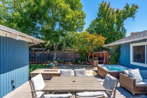 1116 Lanewood Way Santa Rosa CA 95404