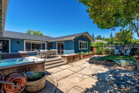1116 Lanewood Way Santa Rosa CA 95404