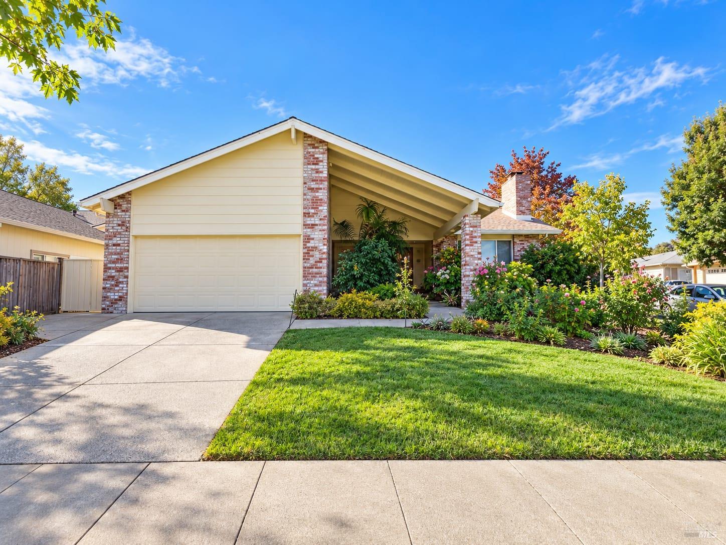 8833 Oak Trail Drive Santa Rosa CA 95409