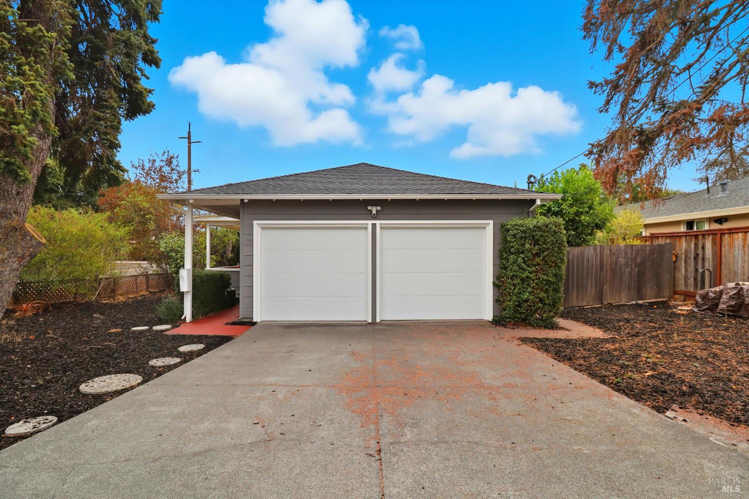 998 Simmons Lane Novato CA 94945