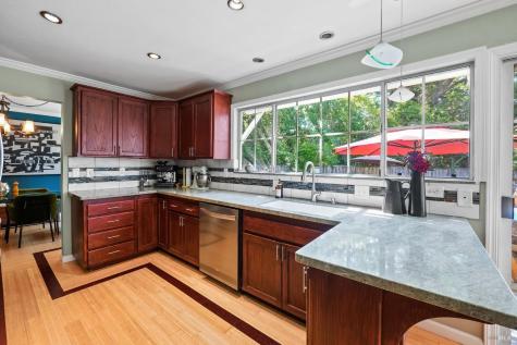 5260 San Luis Avenue Santa Rosa CA 95409