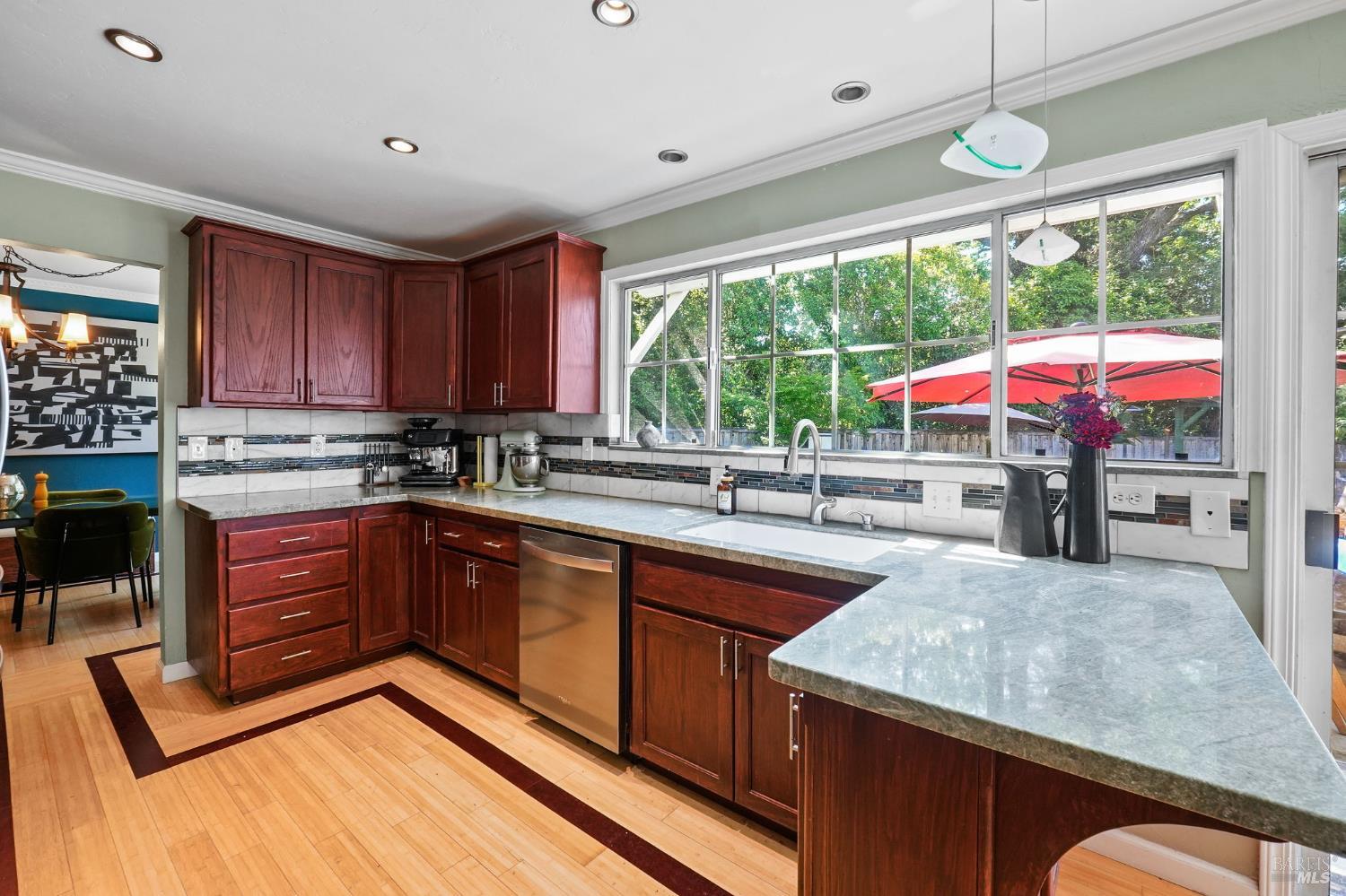 5260 San Luis Avenue Santa Rosa CA 95409