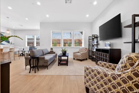 329 Cornell Street Windsor CA 9549