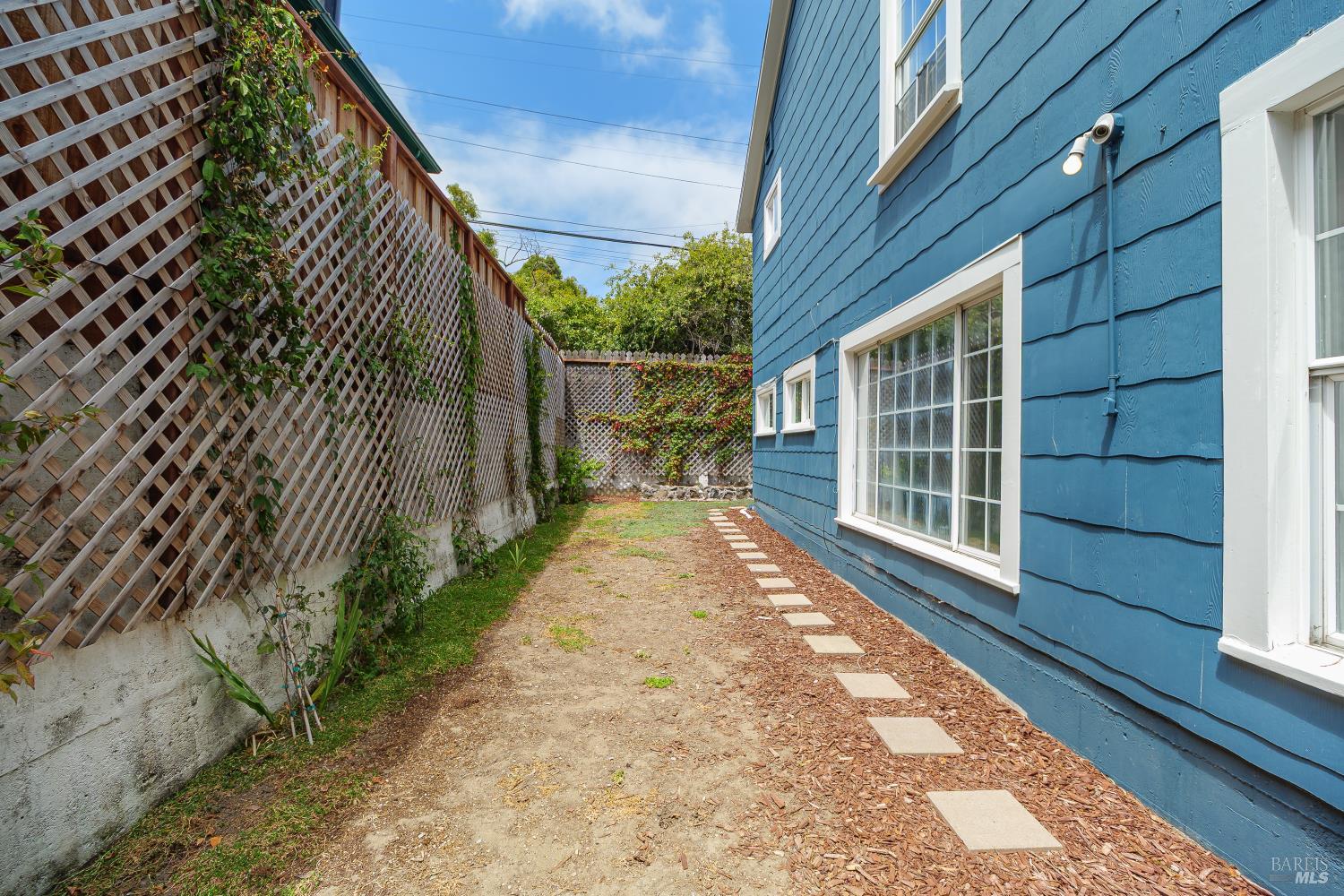 215 Tunnel Avenue Richmond CA 94801