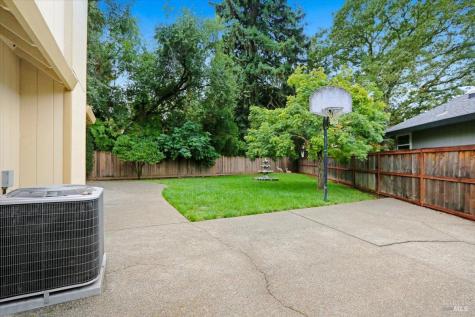 401 Fairway Court Healdsburg CA 95448