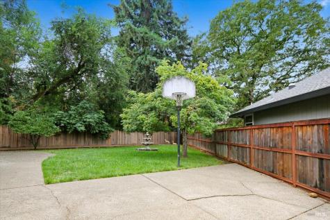 401 Fairway Court Healdsburg CA 95448