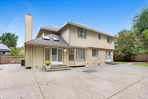401 Fairway Court Healdsburg CA 95448