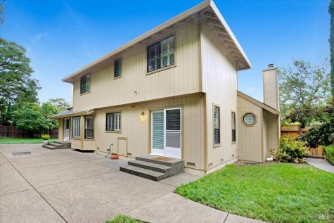401 Fairway Court Healdsburg CA 95448
