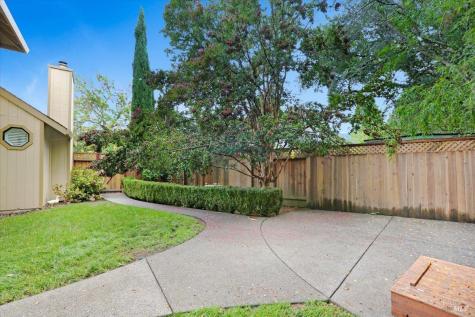 401 Fairway Court Healdsburg CA 95448