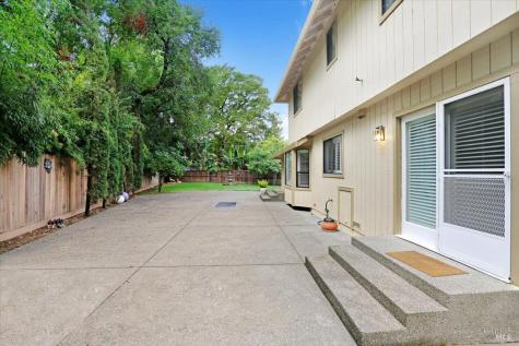 401 Fairway Court Healdsburg CA 95448