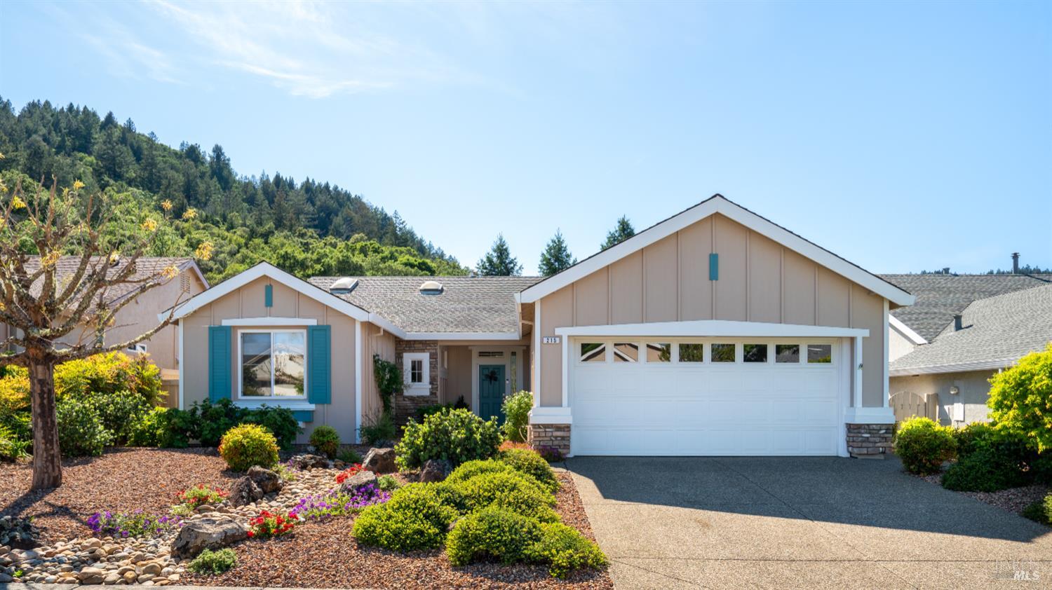 215 Albany Street Cloverdale CA 95425
