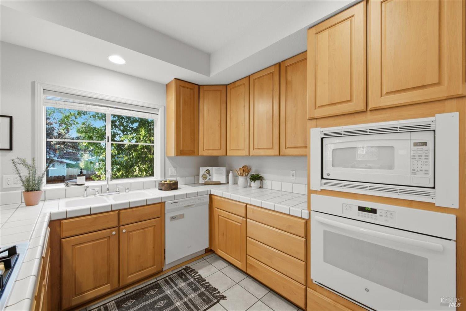 949 Mcnear Avenue Petaluma CA 94952