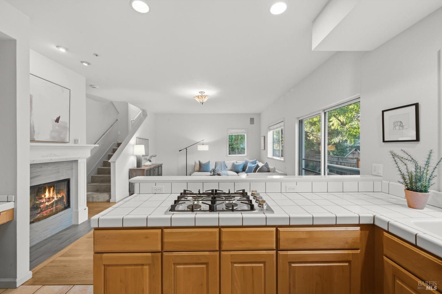 949 Mcnear Avenue Petaluma CA 94952