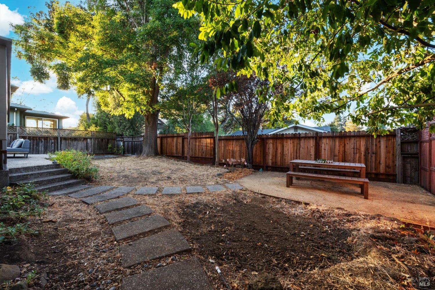 949 Mcnear Avenue Petaluma CA 94952