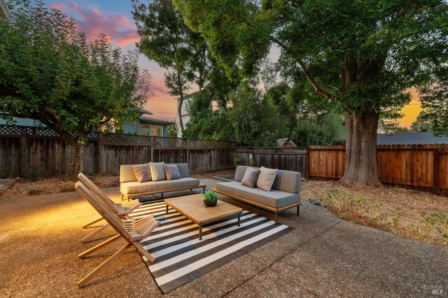 949 Mcnear Avenue Petaluma CA 94952