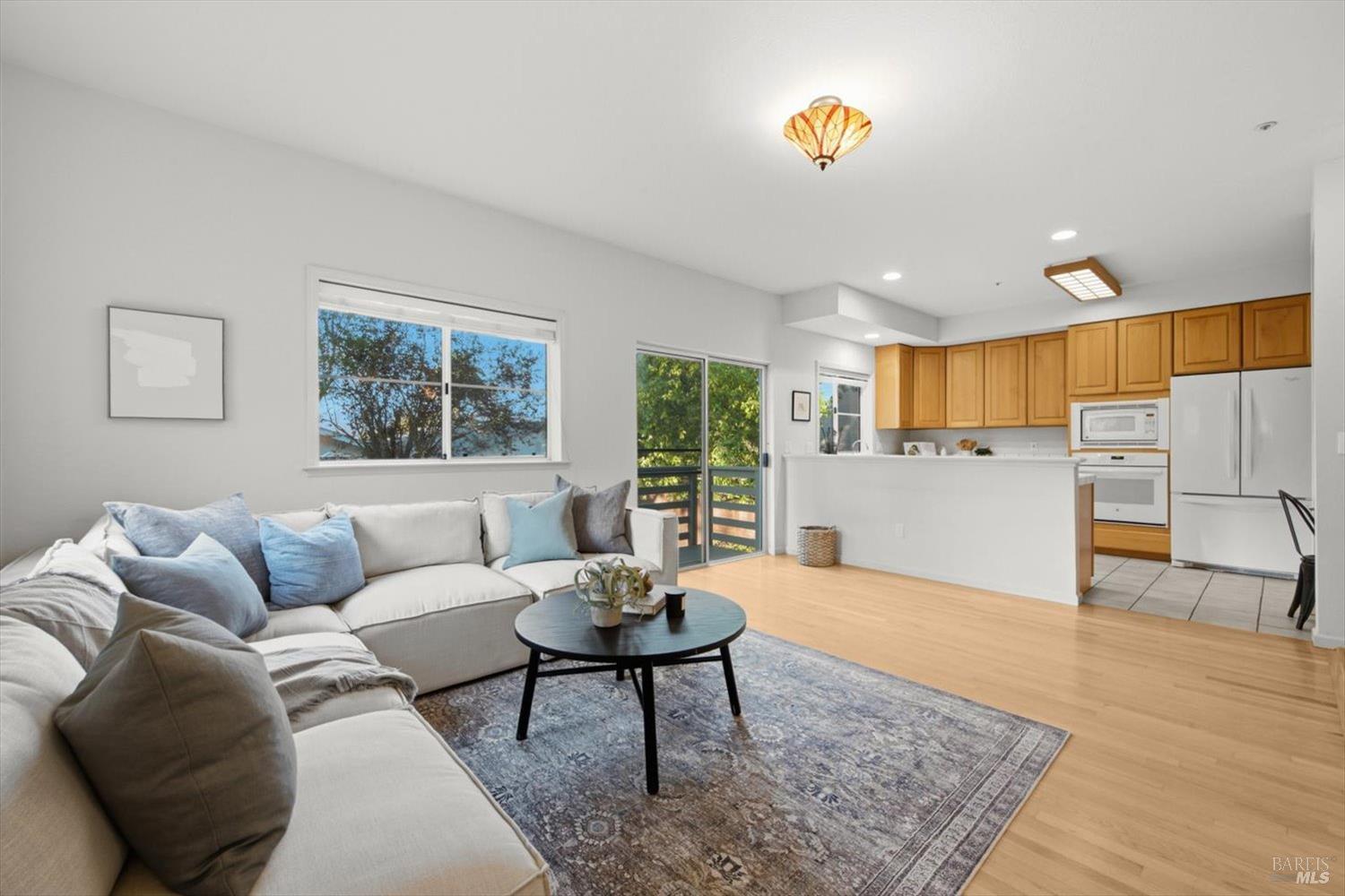 949 Mcnear Avenue Petaluma CA 94952