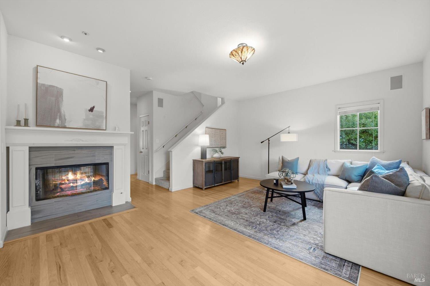 949 Mcnear Avenue Petaluma CA 94952