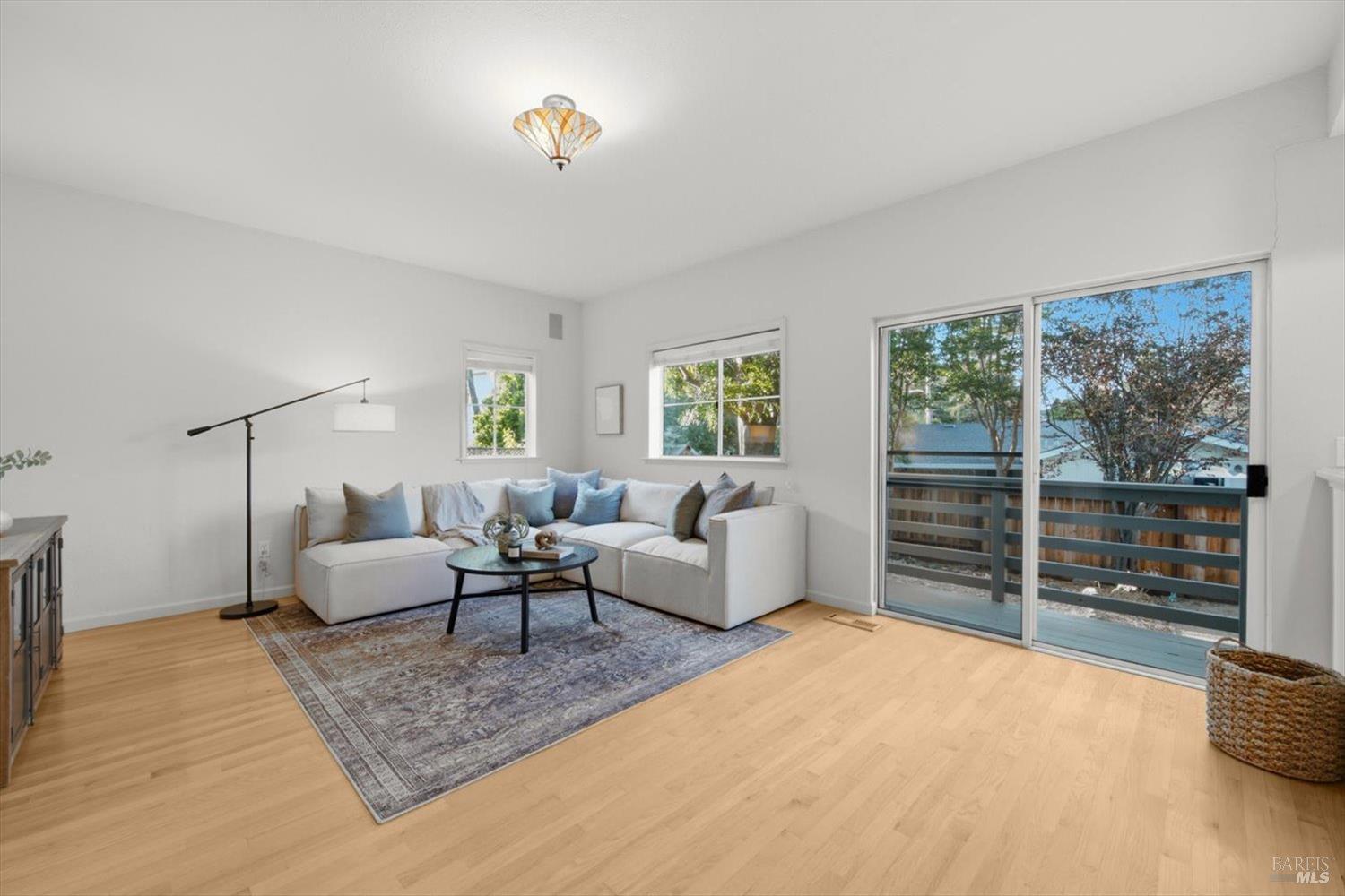 949 Mcnear Avenue Petaluma CA 94952