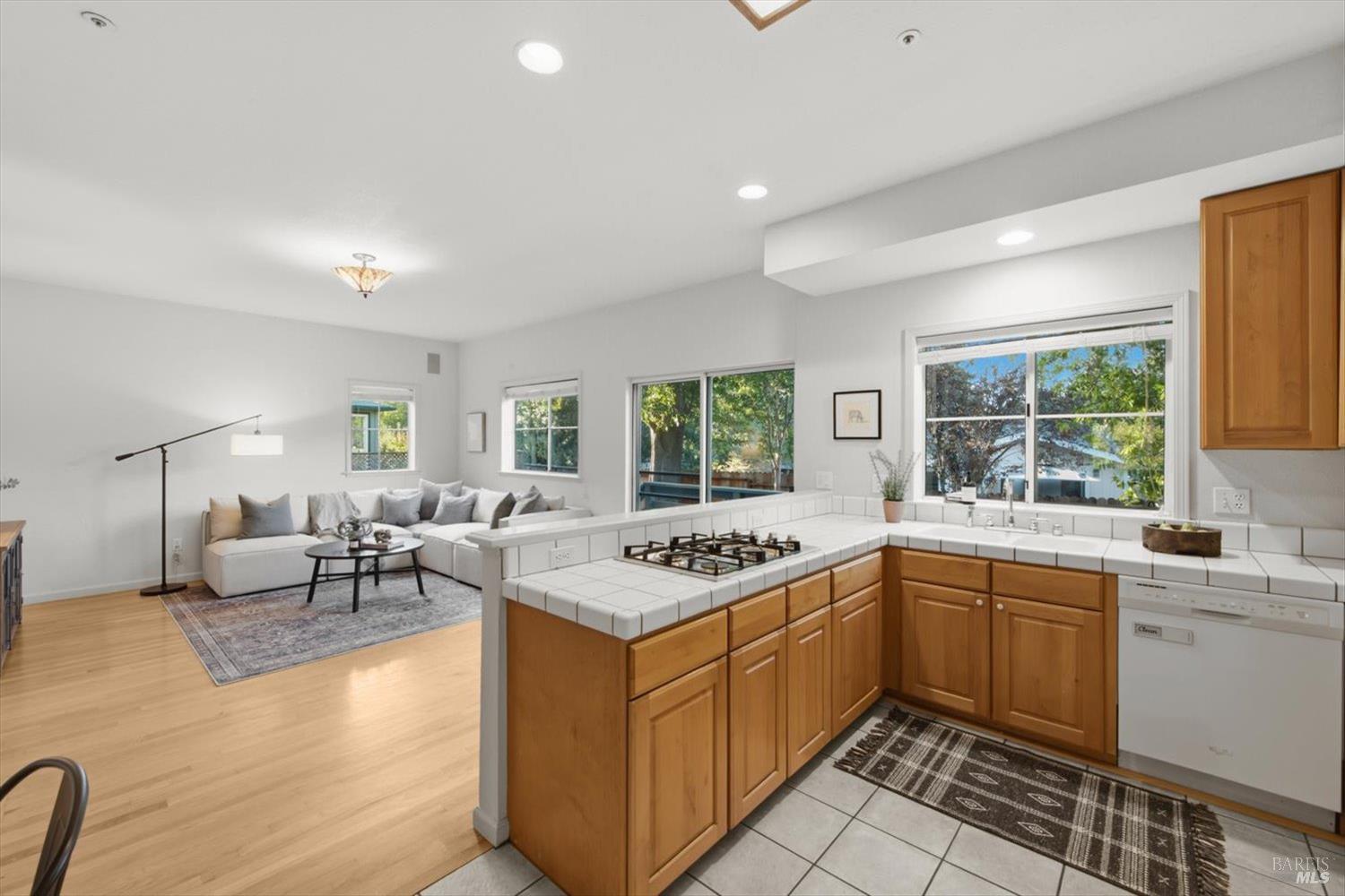949 Mcnear Avenue Petaluma CA 94952