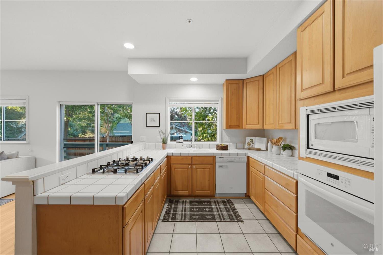 949 Mcnear Avenue Petaluma CA 94952
