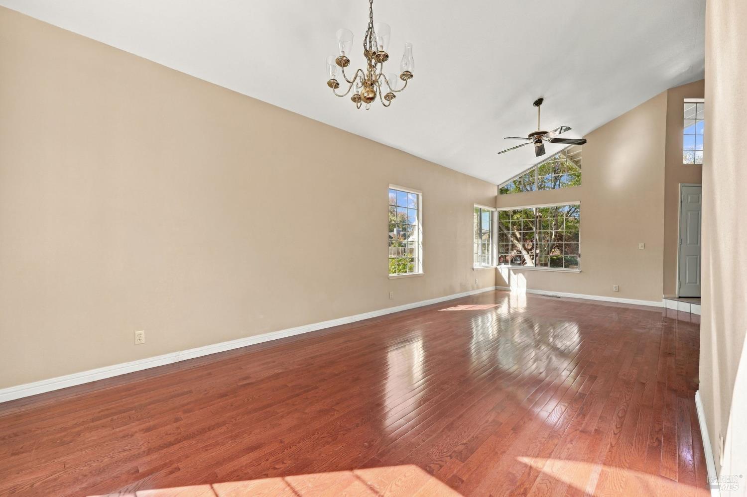 914 Buckingham Drive Windsor CA 95492