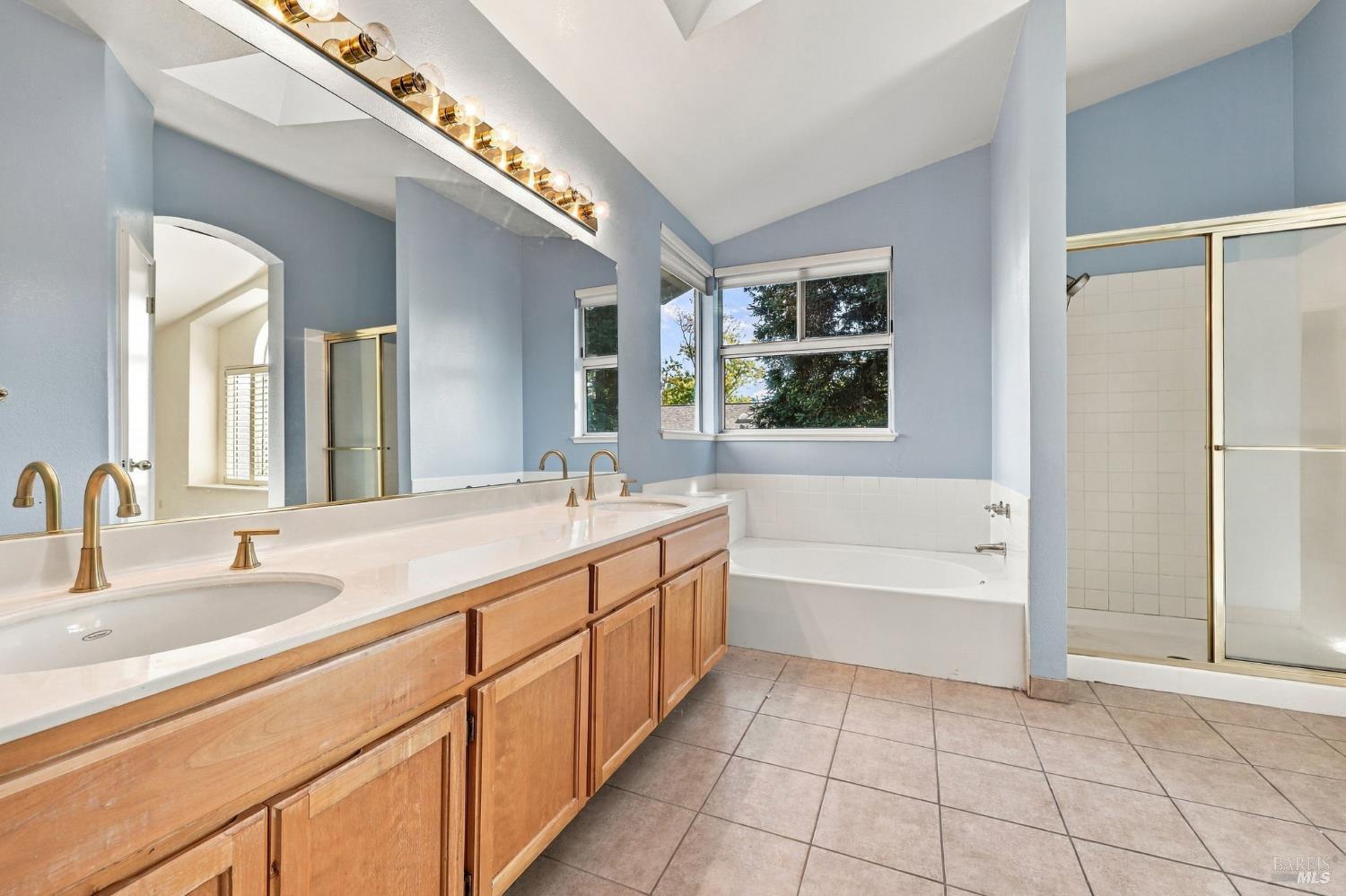 914 Buckingham Drive Windsor CA 95492