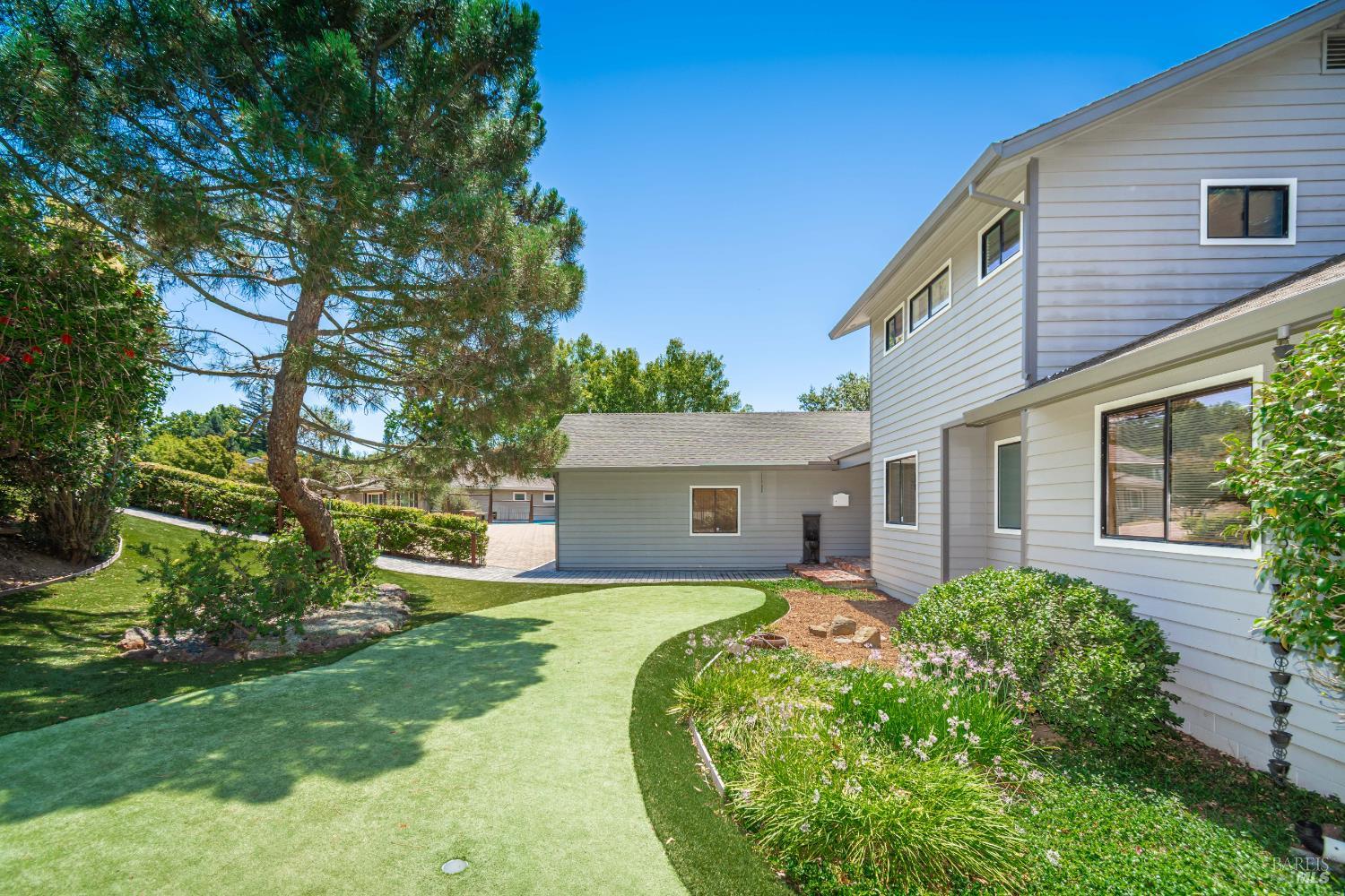 1133 Stanford Court Napa CA 94558
