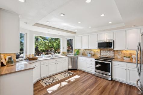 52 Woodleaf Court Novato CA 94945