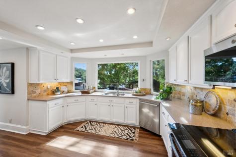 52 Woodleaf Court Novato CA 94945