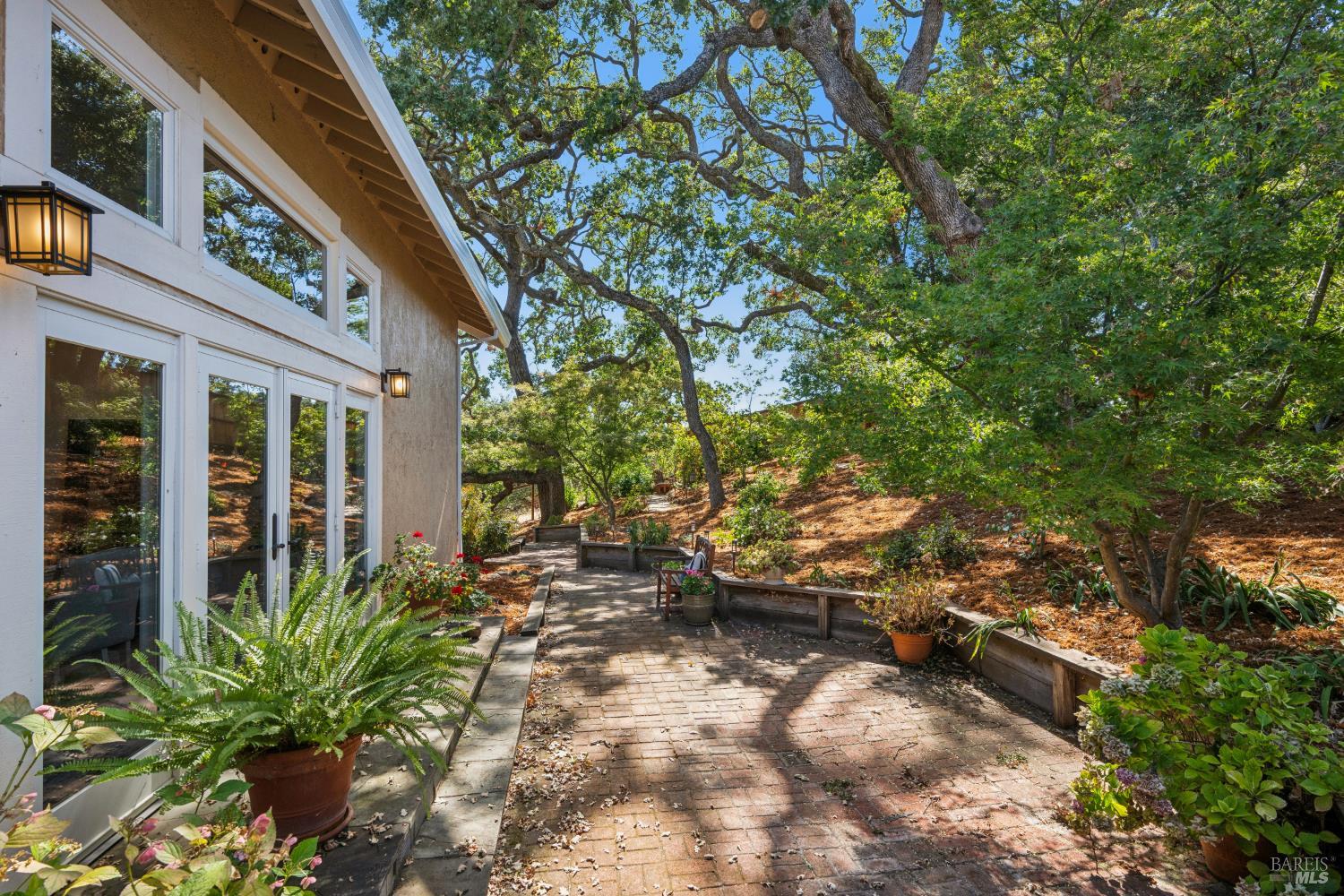 52 Woodleaf Court Novato CA 94945