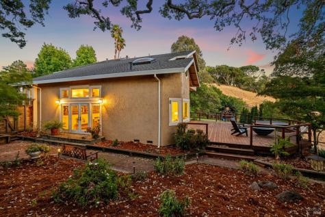 52 Woodleaf Court Novato CA 94945