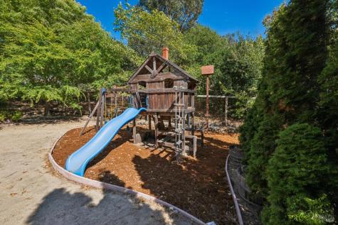 52 Woodleaf Court Novato CA 94945