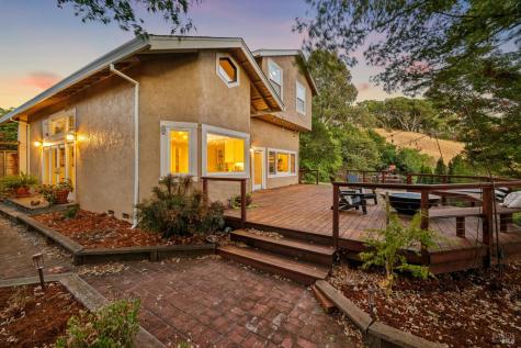 52 Woodleaf Court Novato CA 94945