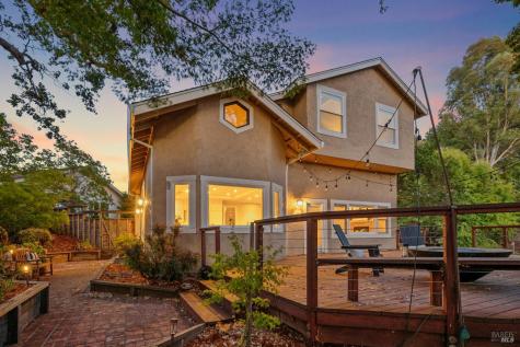 52 Woodleaf Court Novato CA 94945