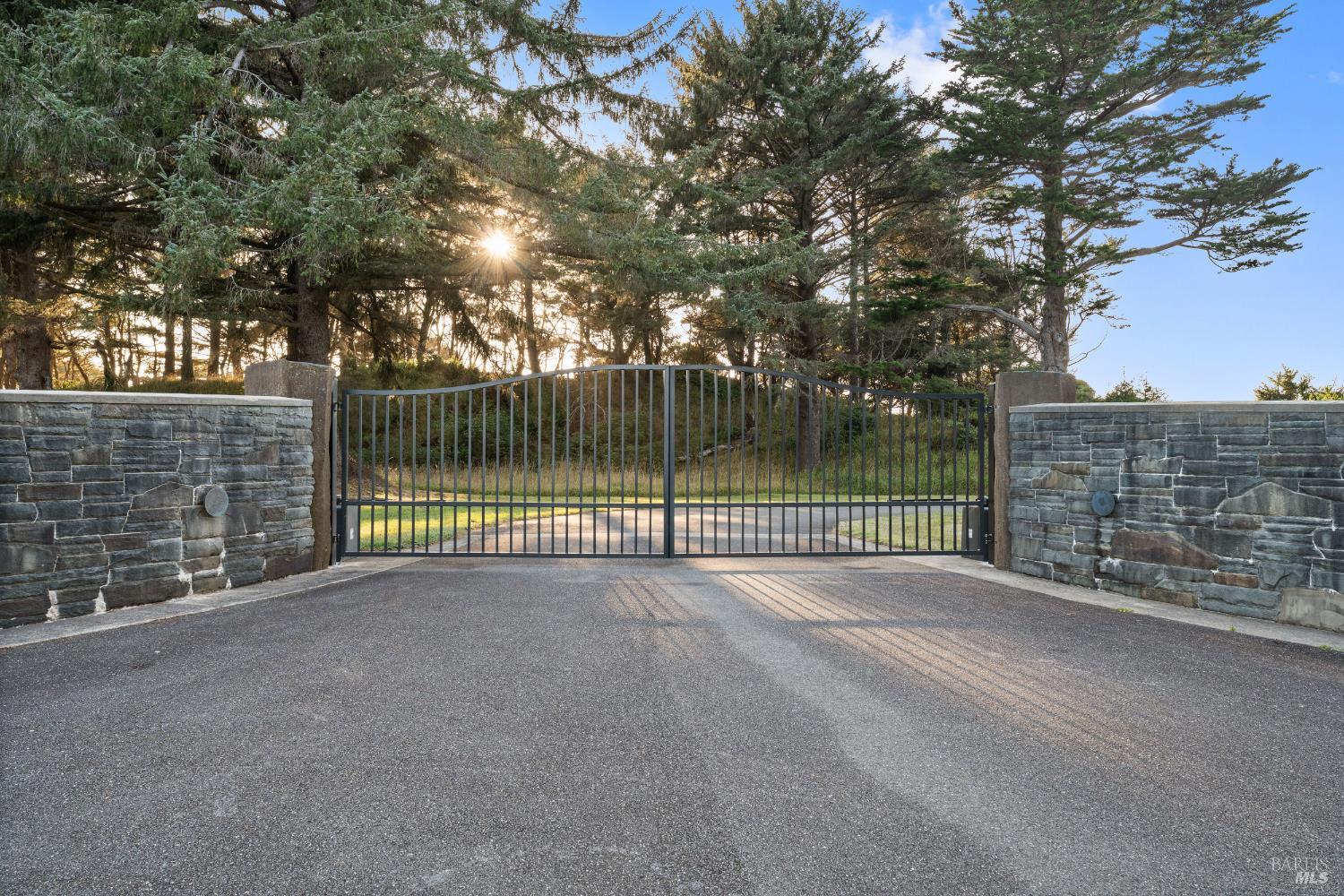 405 Island View Drive Smith River CA 95567