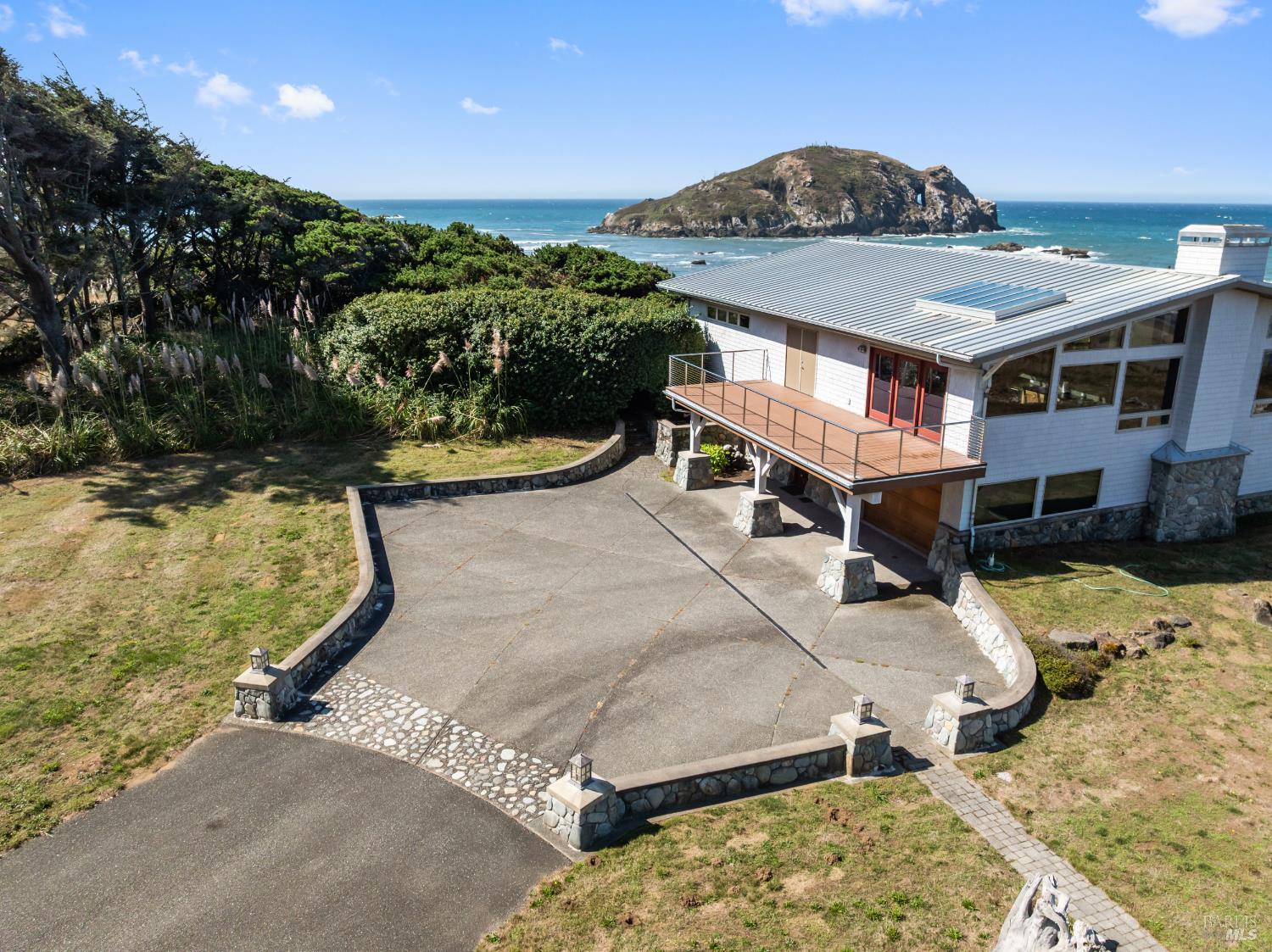 405 Island View Drive Smith River CA 95567