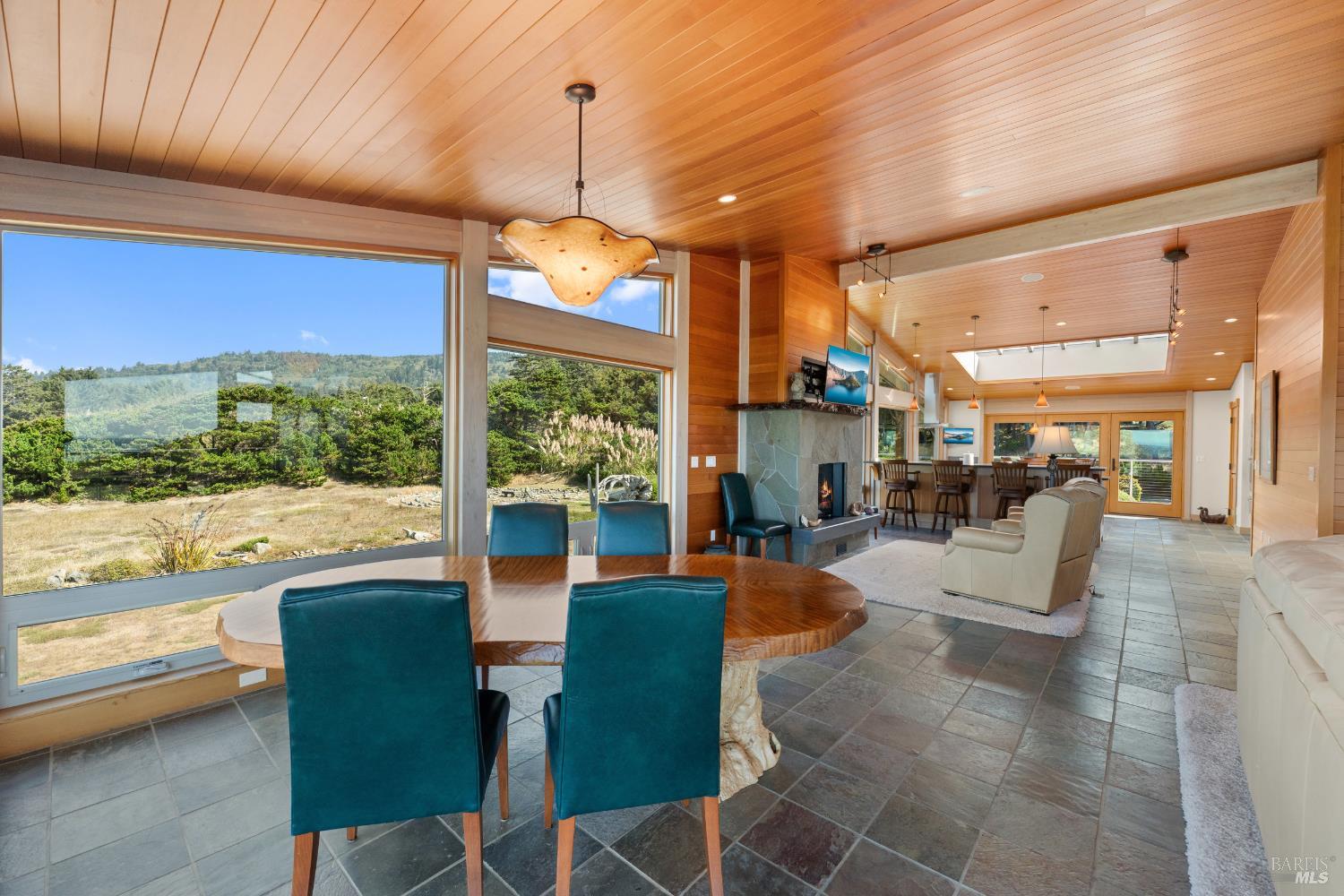 405 Island View Drive Smith River CA 95567