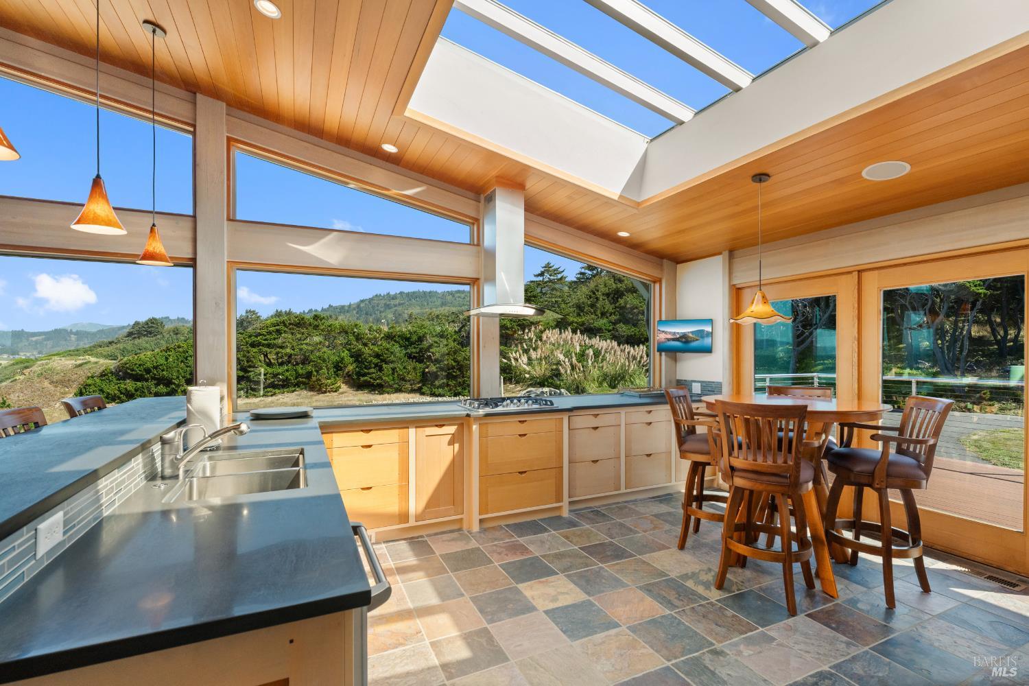 405 Island View Drive Smith River CA 95567