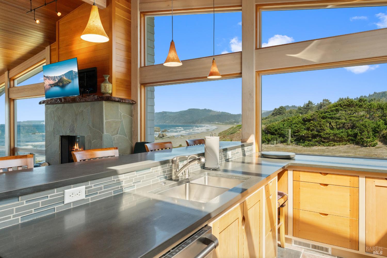 405 Island View Drive Smith River CA 95567