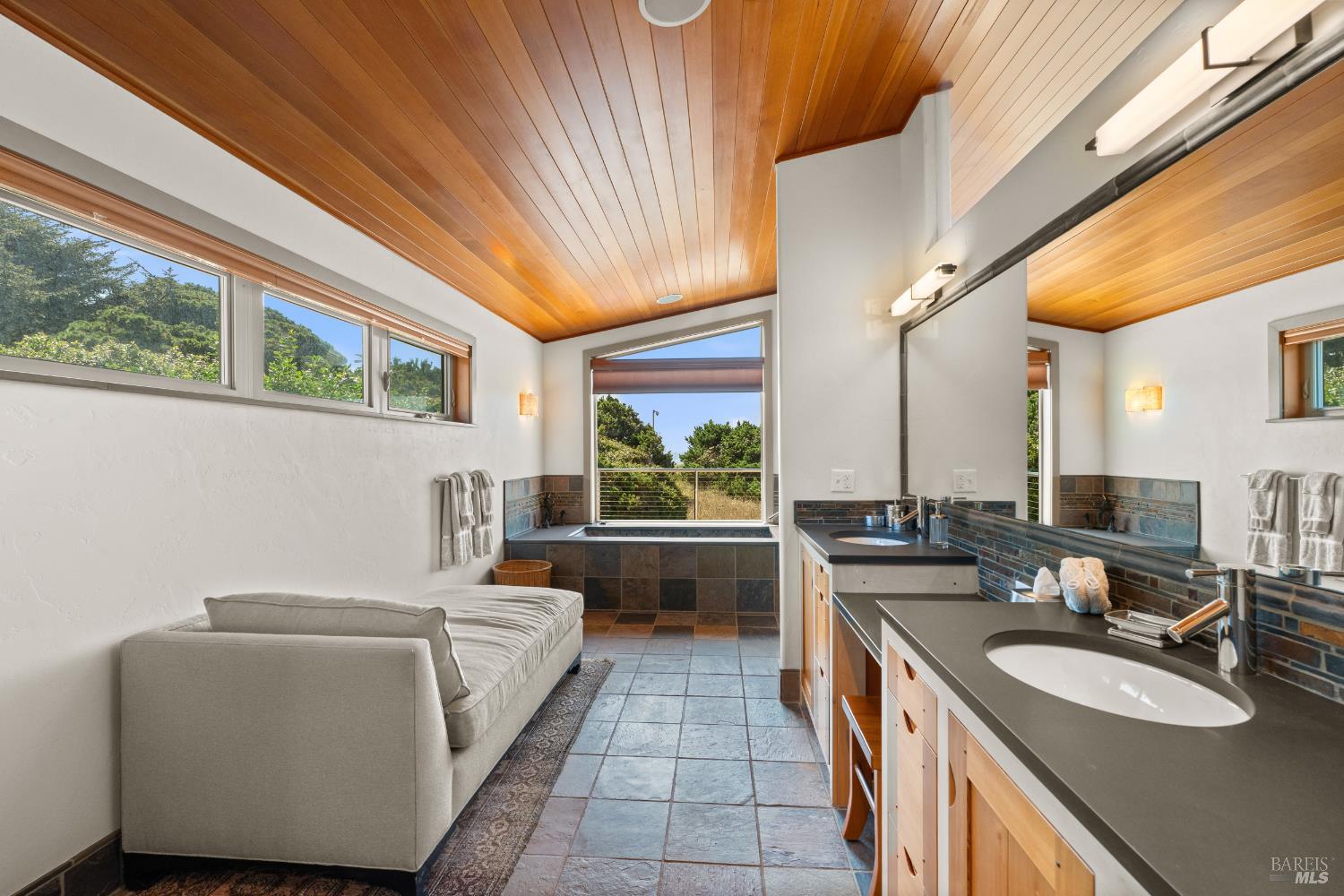 405 Island View Drive Smith River CA 95567